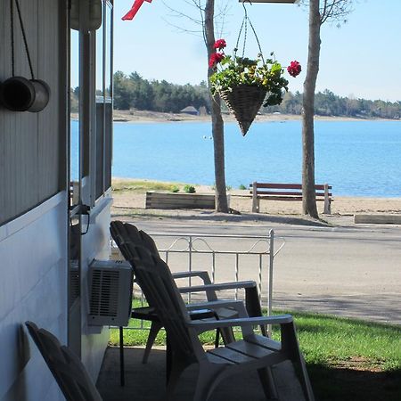 Balm Beach Resort And Motel Exteriör bild