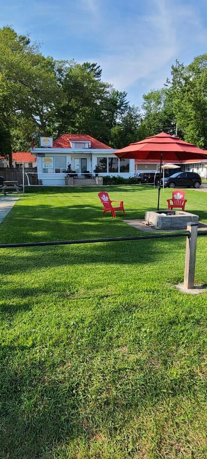 Balm Beach Resort And Motel Exteriör bild