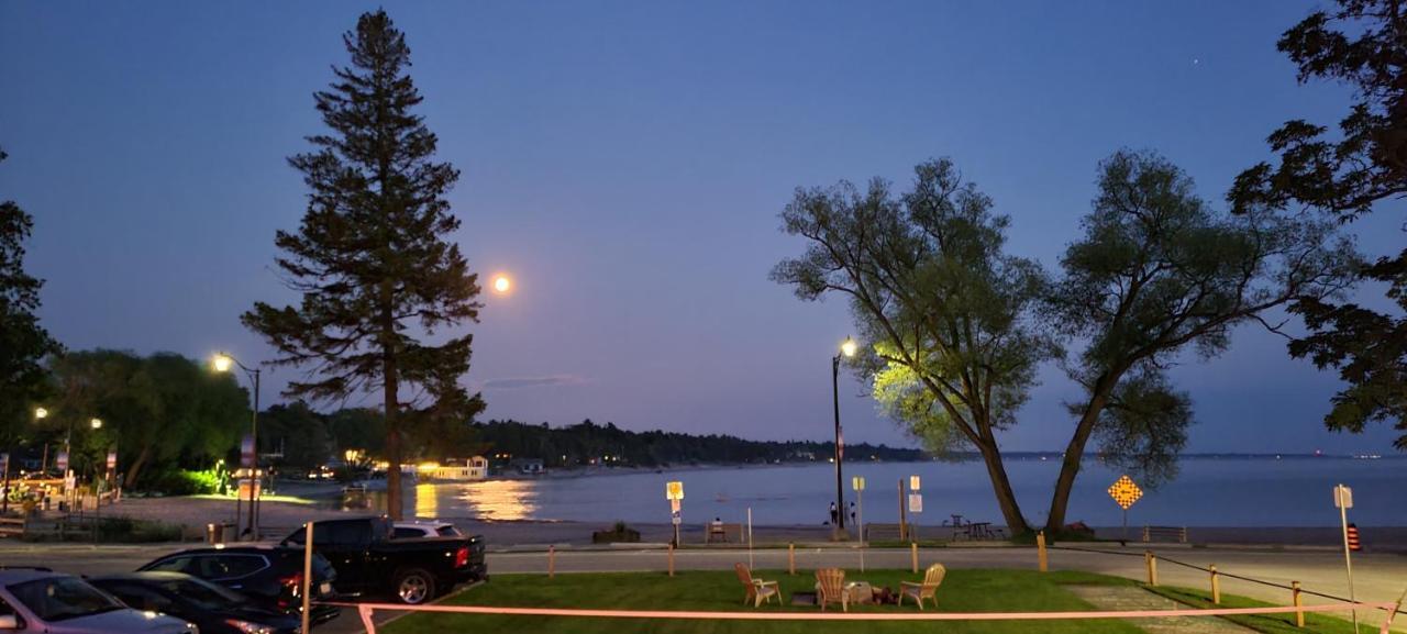 Balm Beach Resort And Motel Exteriör bild