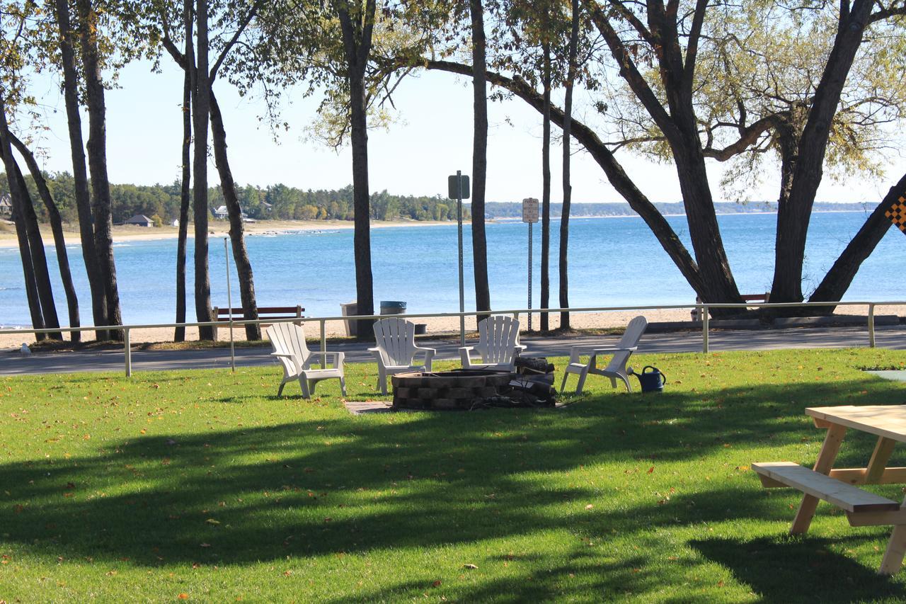 Balm Beach Resort And Motel Exteriör bild