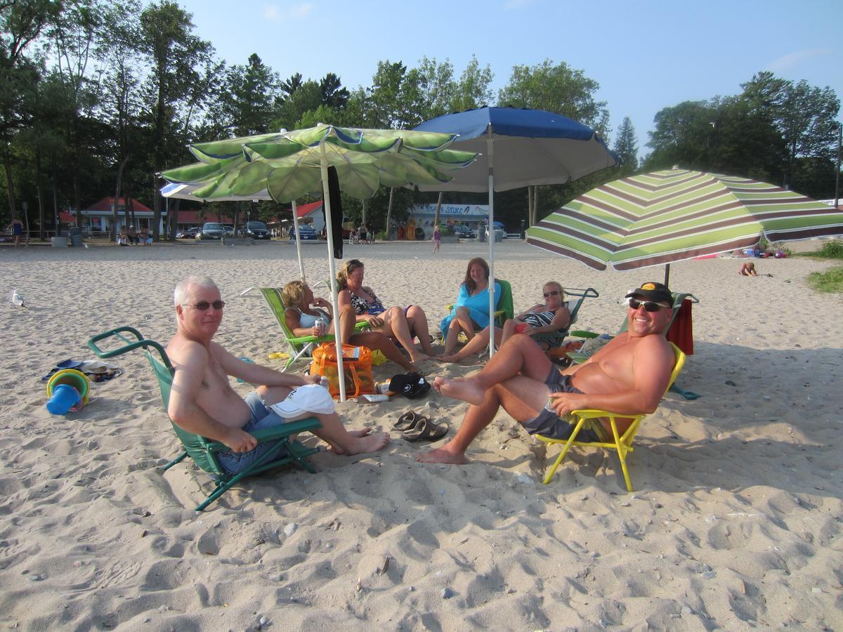 Balm Beach Resort And Motel Exteriör bild