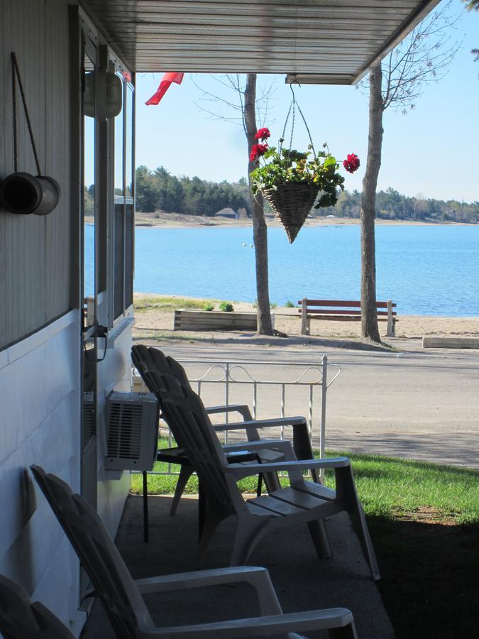 Balm Beach Resort And Motel Exteriör bild