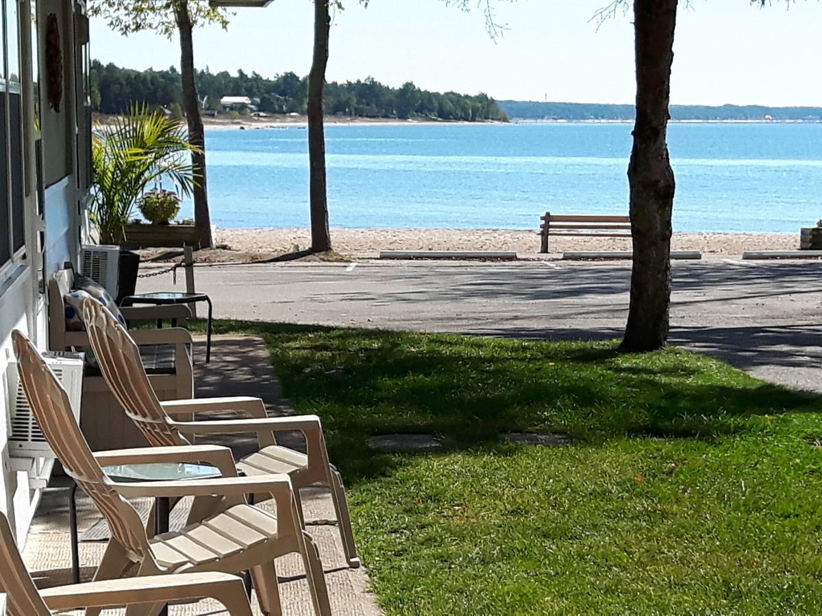 Balm Beach Resort And Motel Exteriör bild